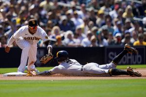 Tellez, Brewers beat Darvish, Padres 2-1 to take 2 of 3 - Seattle Sports