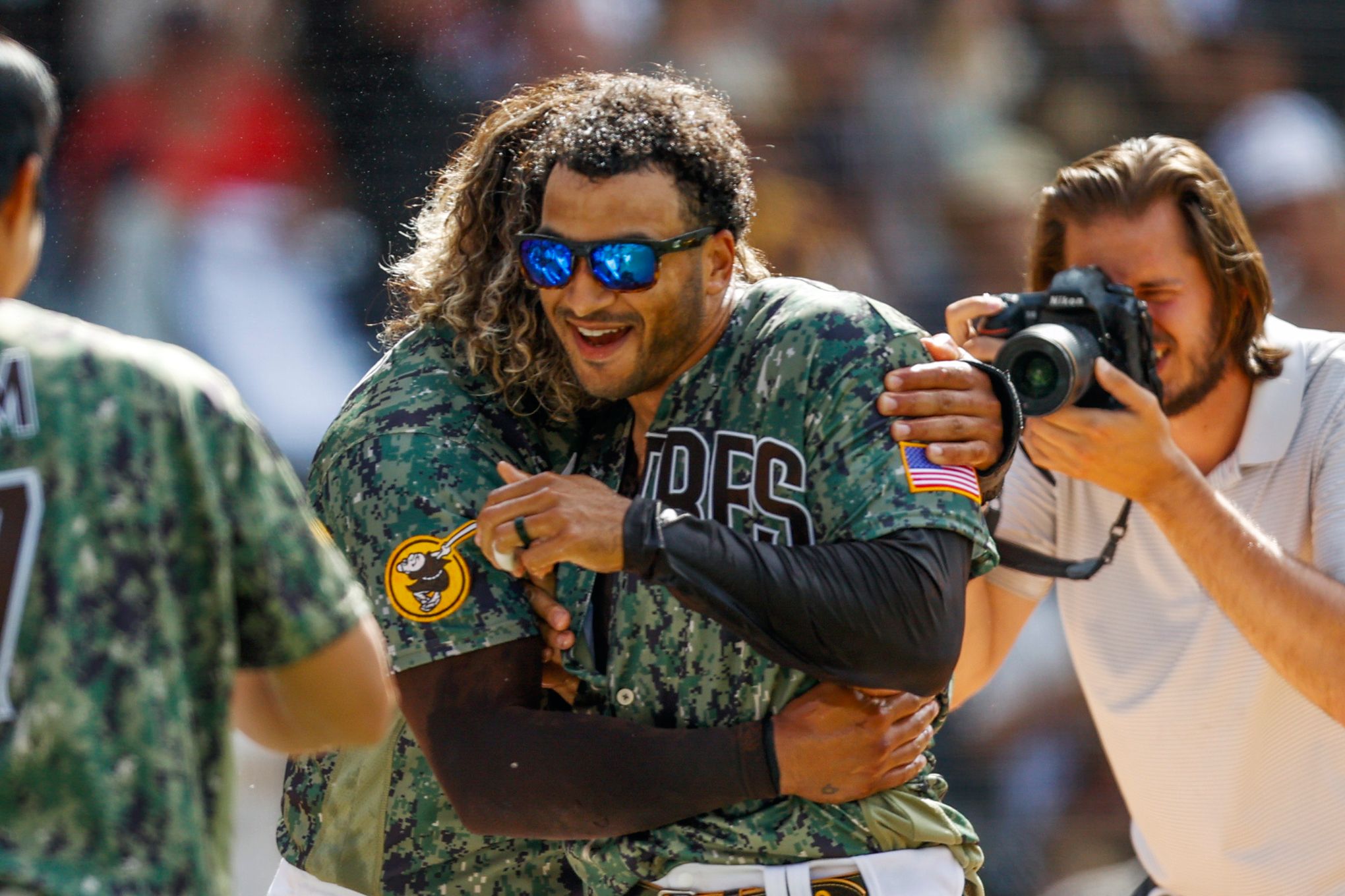 Padres' Grisham walks it off vs Pirates, his 2nd of career