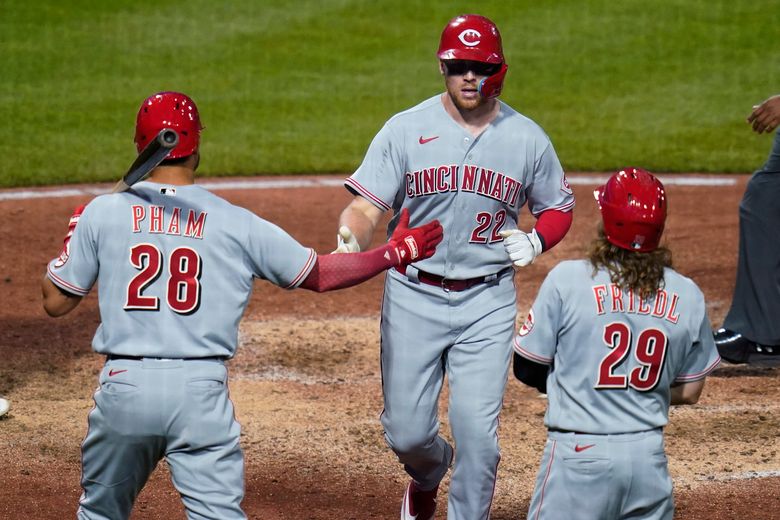 Tyler Naquin leads Reds to win over Pirates
