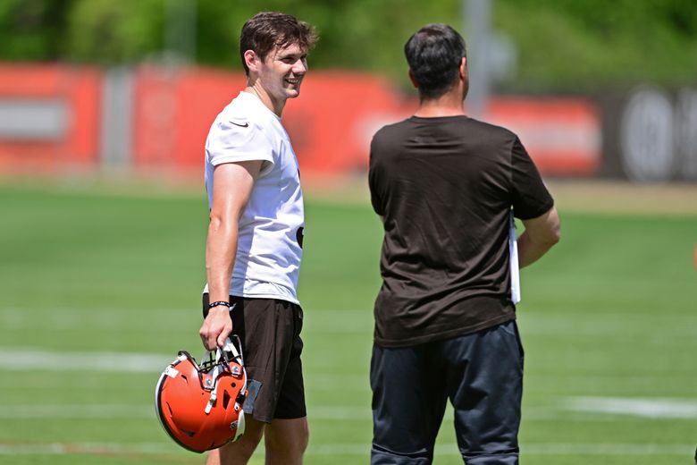 Kicking it: Browns rookie York gets advice from Phil Dawson