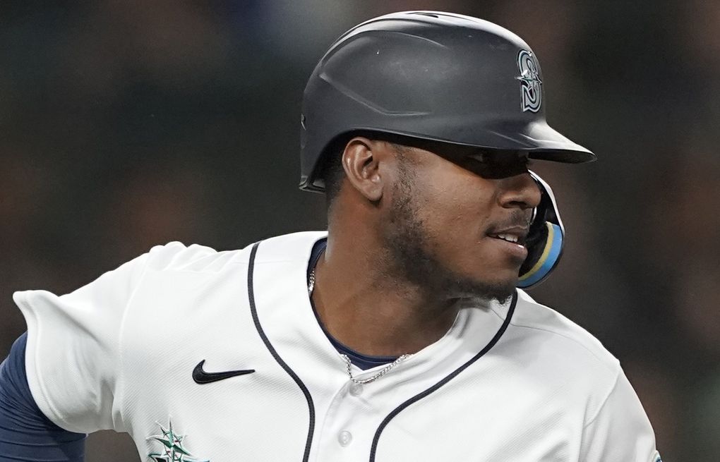 Mariners reinstate Kyle Lewis from the IL ahead of this weekend's