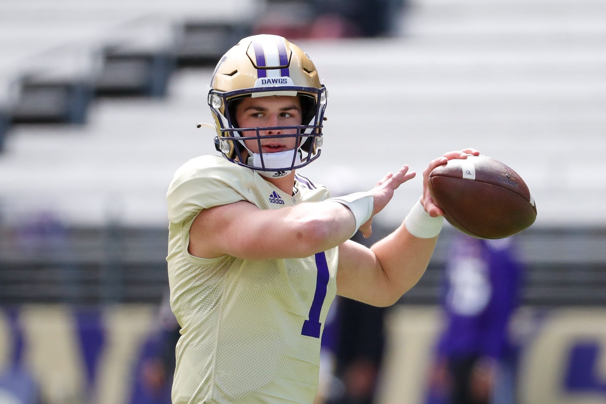 Washington Mailbag: Let's talk uniforms, Apple Cup point spreads and  quarterback legacy criteria - The Athletic