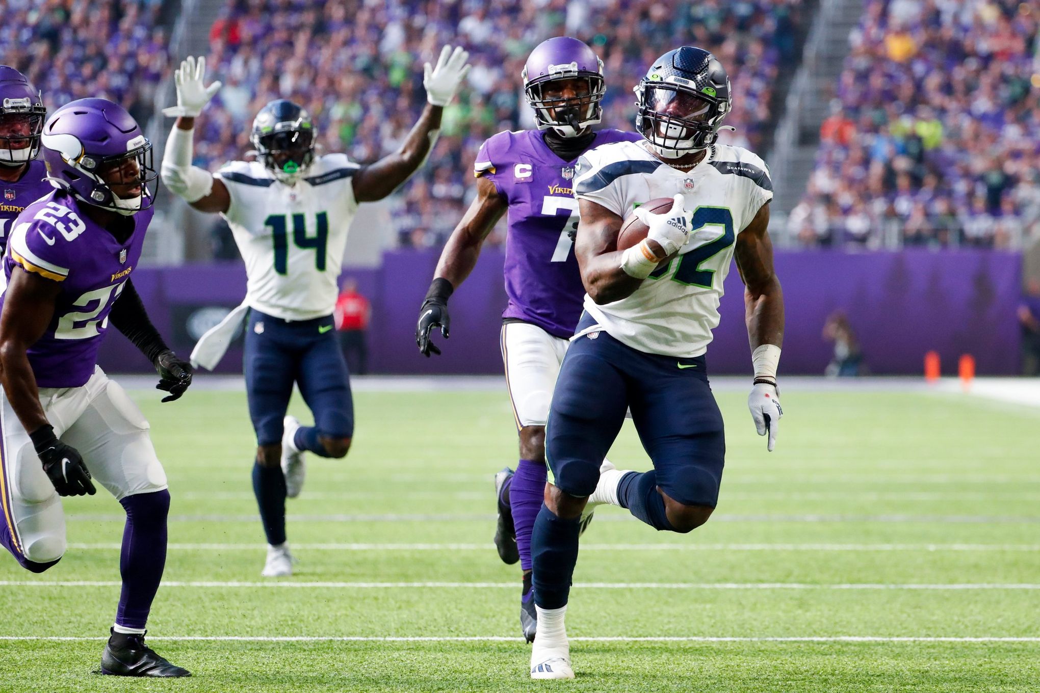 Seahawks RB Chris Carson doesn't practice Wednesday while team continues to  evaluate neck injury