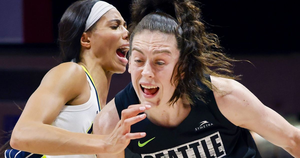 File:Breanna Stewart free throw vs Atlanta Dream at Climate Pledge Arena  (July 2022).jpg - Wikimedia Commons