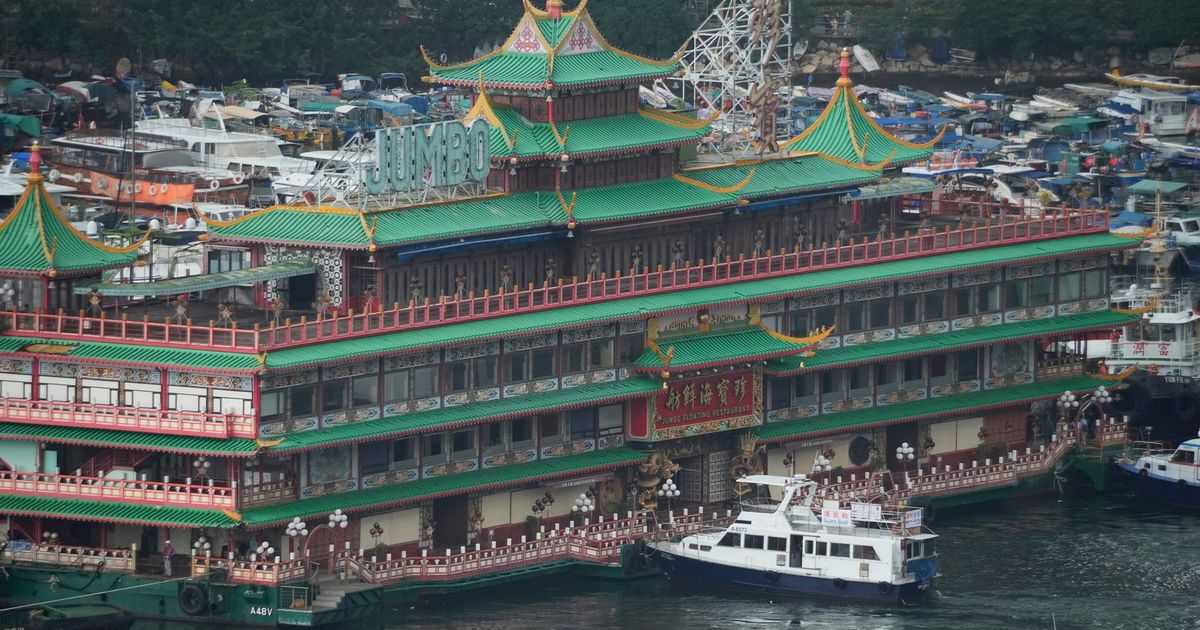 Victim of pandemic, Hong Kong floating restaurant towed away