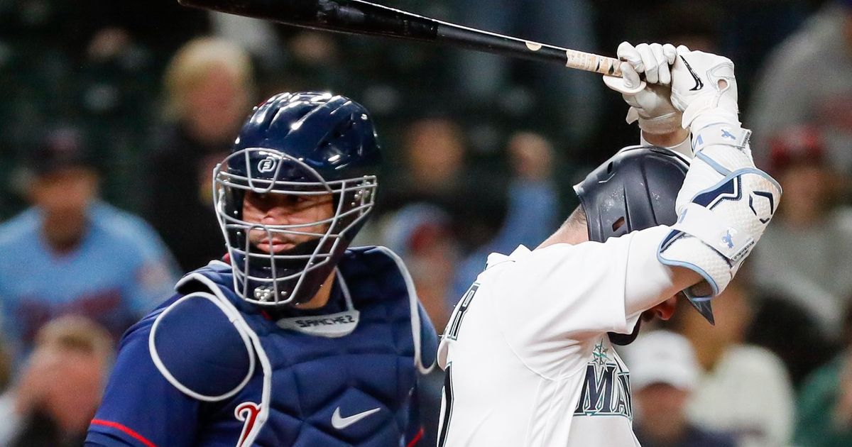 Jesse Winker's day off raises questions about struggles, future Mariners  lineups