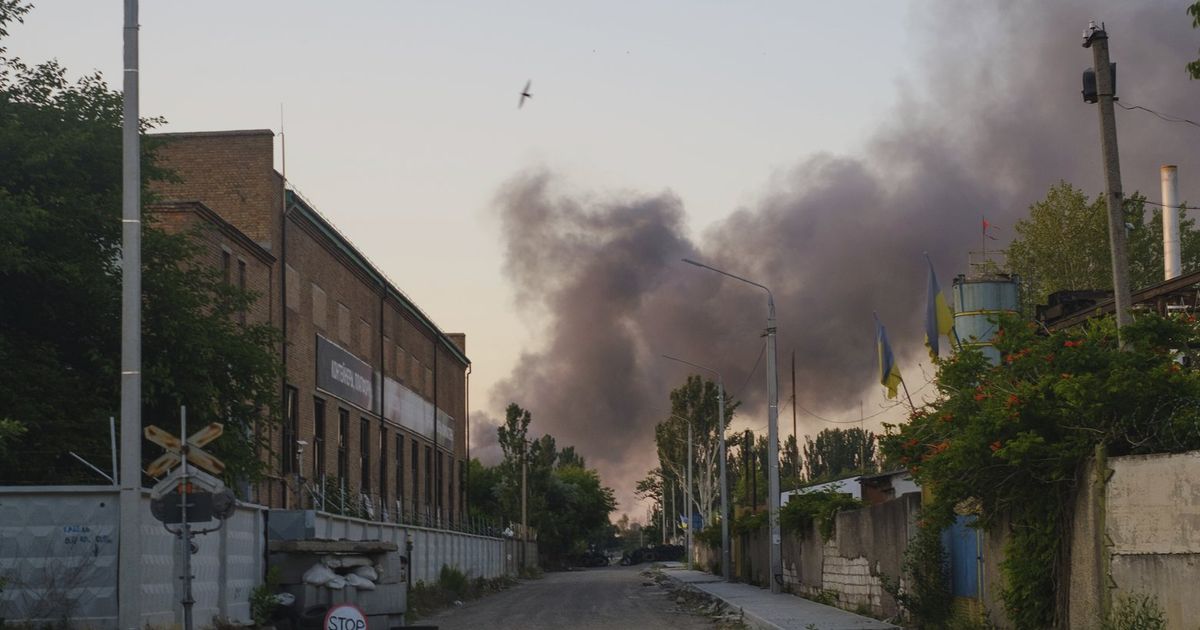 Linchpin of Ukrainian defiance, a southern city endures Russian barrage Linchpin of Ukrainian defiance, a southern city endures Russian barrage