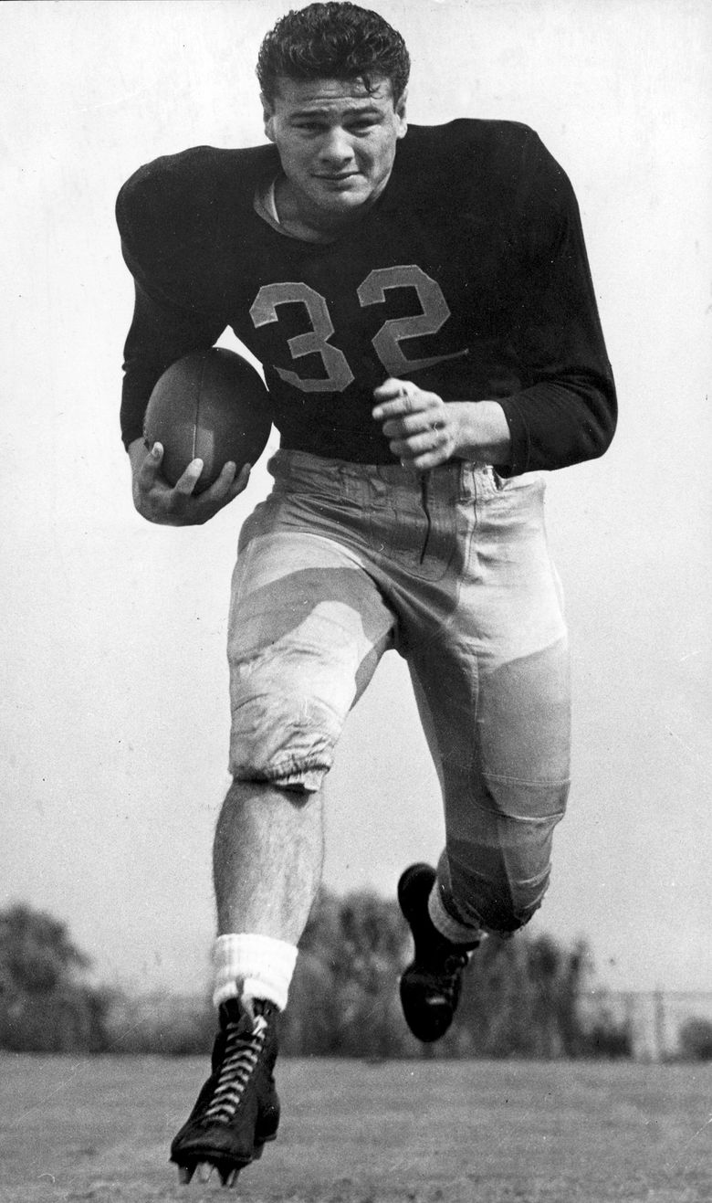 Hugh McElhenny, right, Minnesota Viking back, greets his former