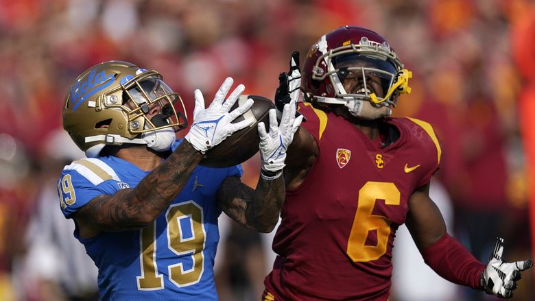 UCLA Bruins running back Kazmeir Allen (19) can't make a catch