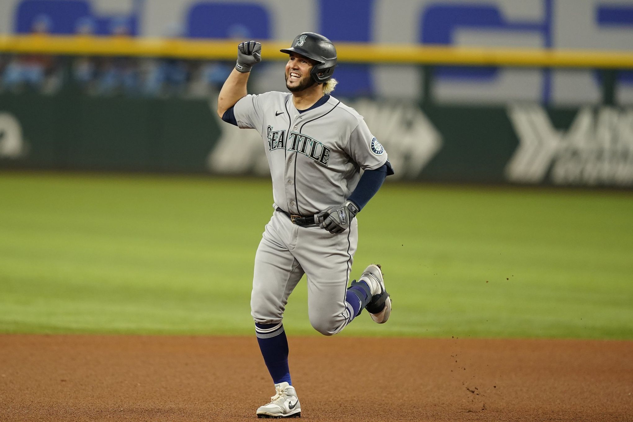 How Mariners slugger Eugenio Suarez has used a simple approach
