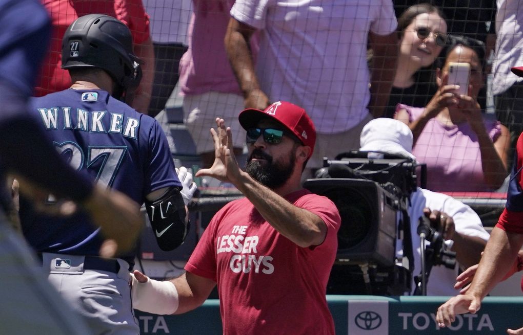JP Crawford ejected for throwing punches in Mariners-Angels brawl