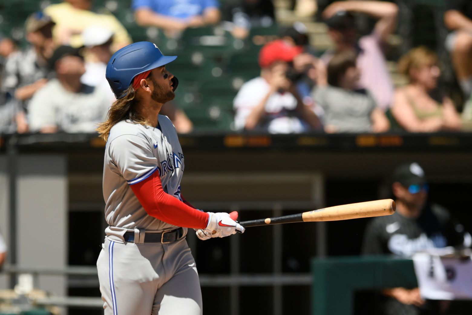 Blue Jays' Bo Bichette leaves game with right knee discomfort