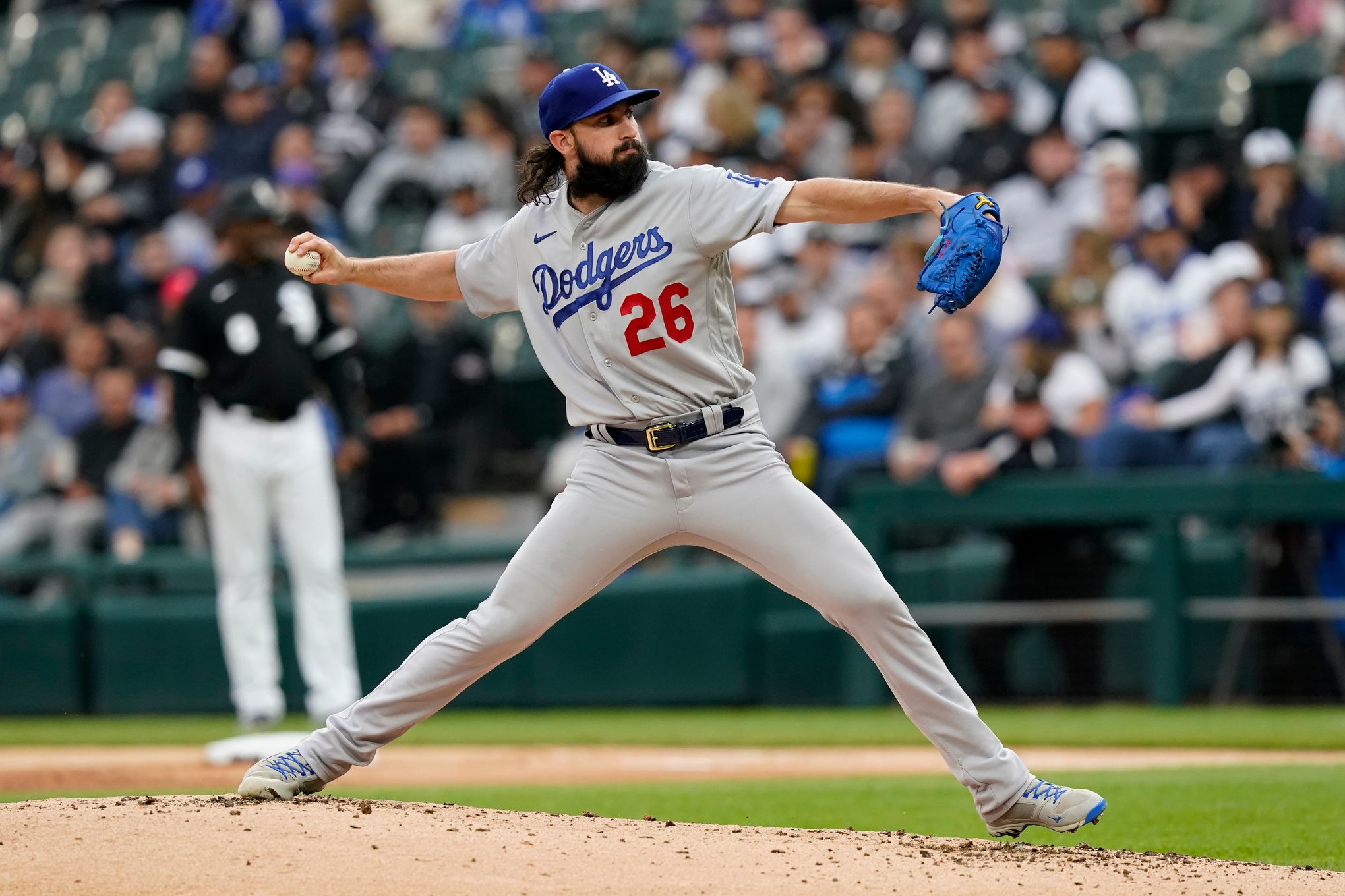 Gonsolin, Smith, Bellinger lead Dodgers over White Sox 4-1