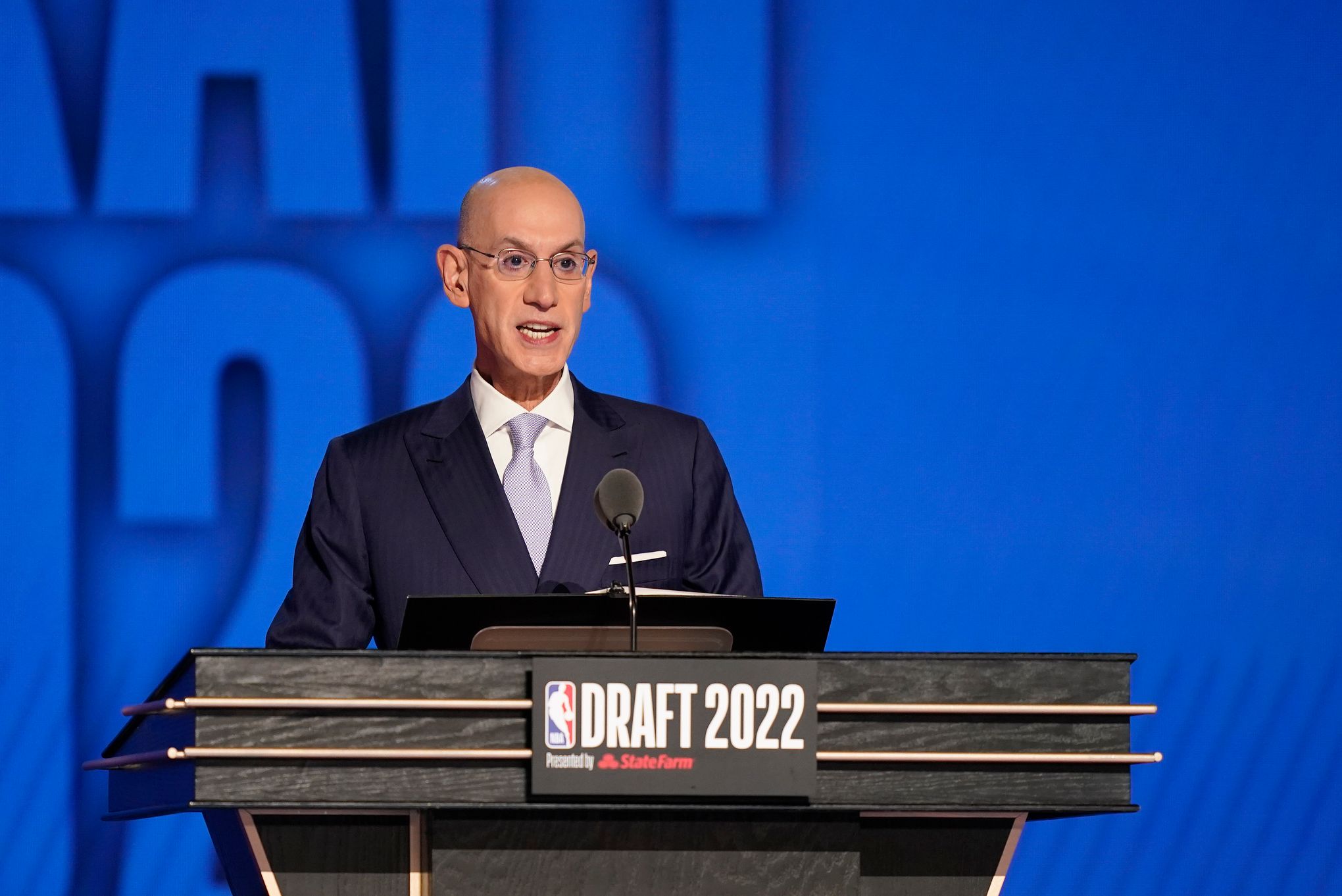 Mavericks trade back into 2022 NBA draft, select Jaden Hardy with