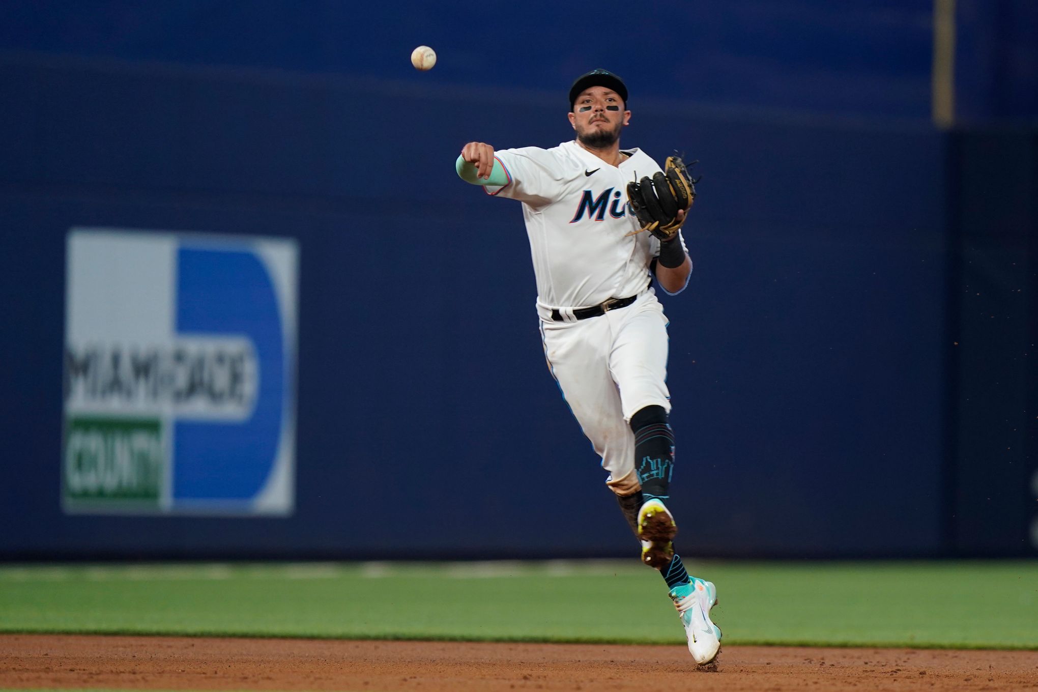 Marlins beat Twins 5-2; Jorge Soler's home runs start and finish Miami's  scoring