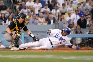 Cleaning up: Pirates beat Dodgers 8-4 for rare sweep in LA