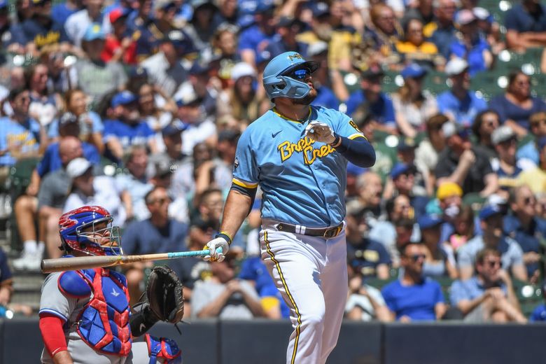Pair of home runs help Blue Jays power past A's for 10th straight win