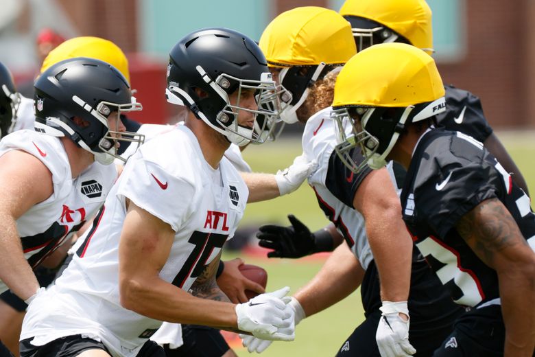 Feleipe Franks gets look at another position during Falcons OTAs