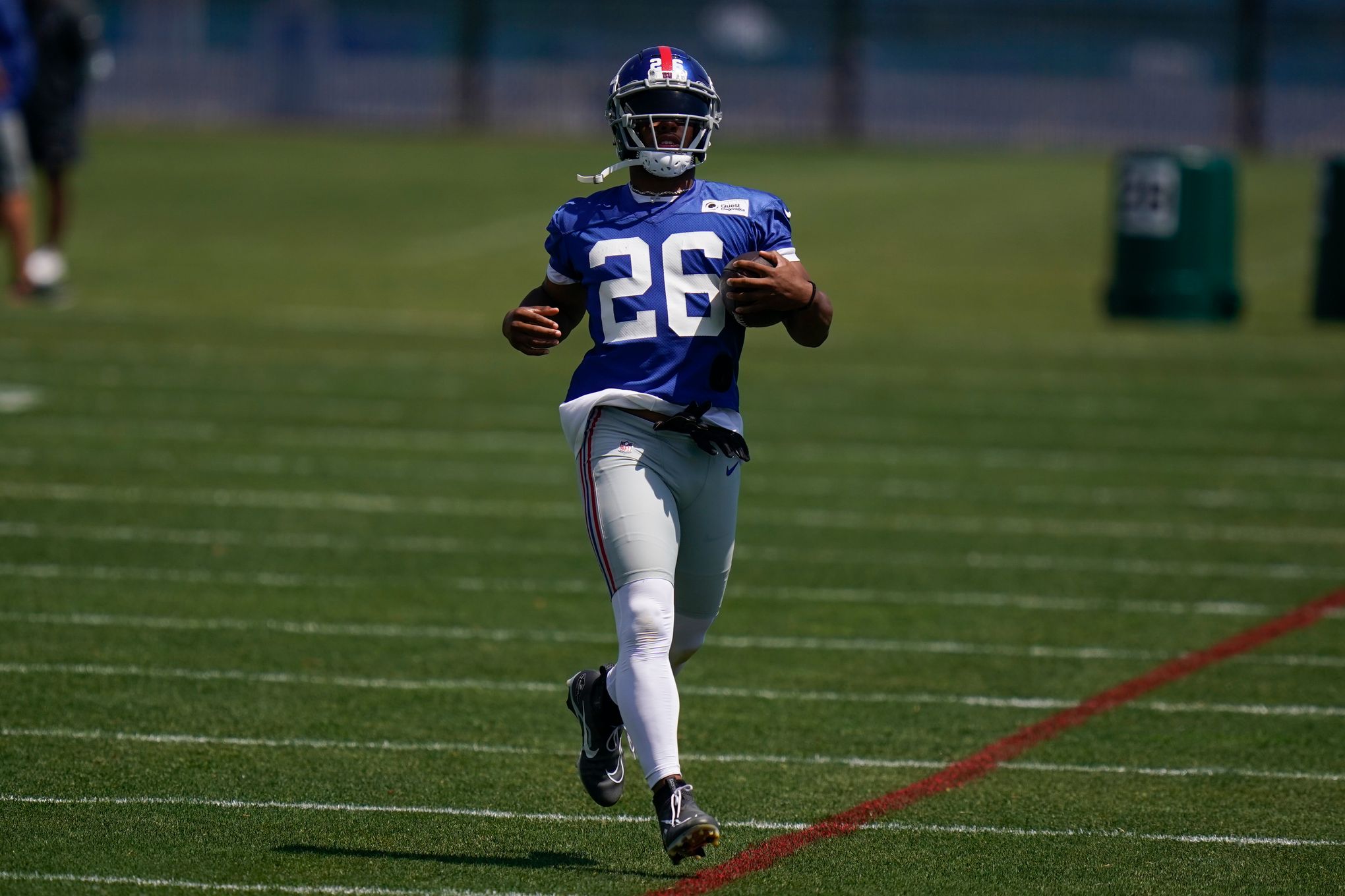 Giants' Saquon Barkley returns to the field a day after signing a