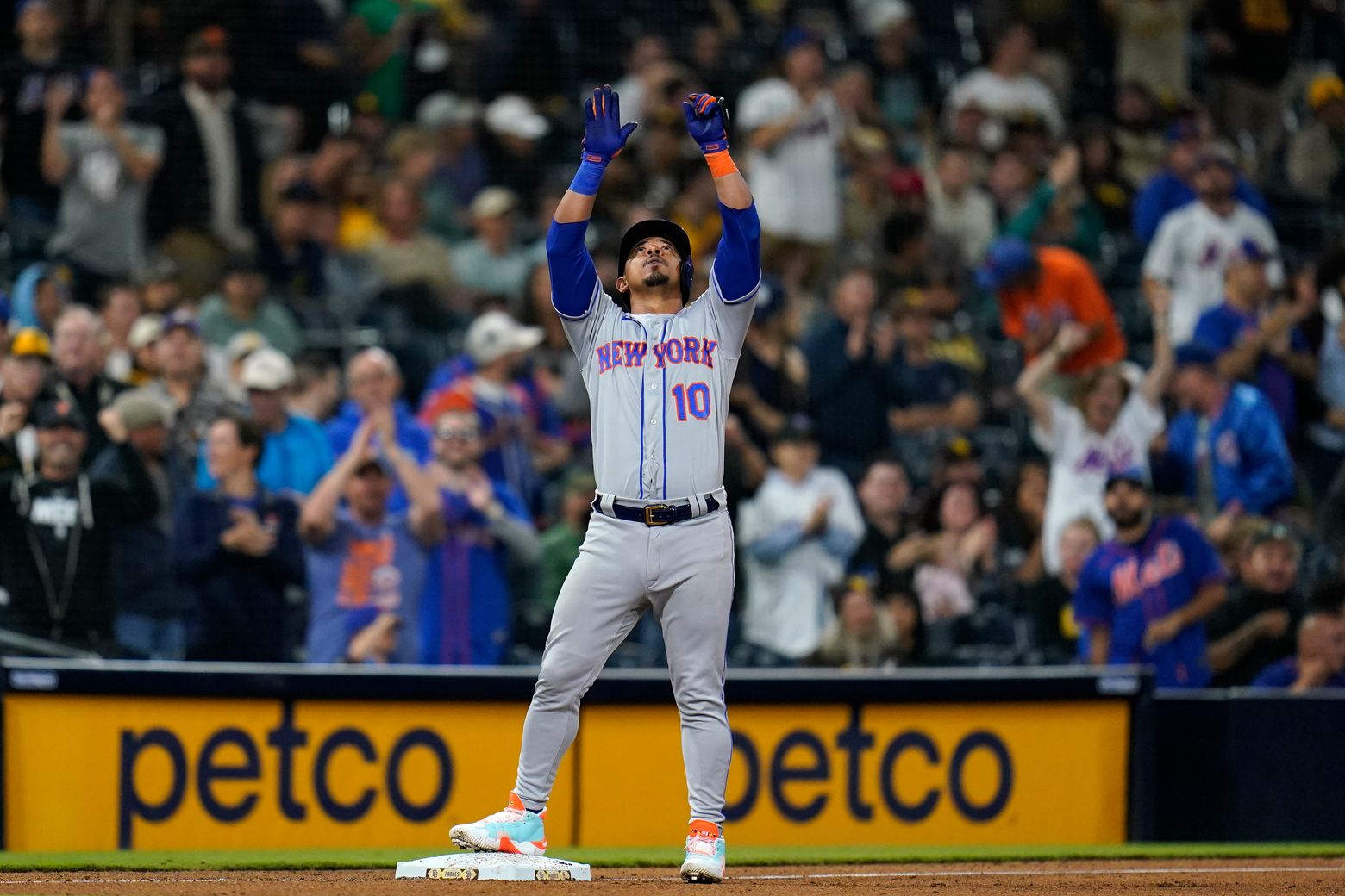 Escobar hits Mets' first cycle since 2012 in win over Padres