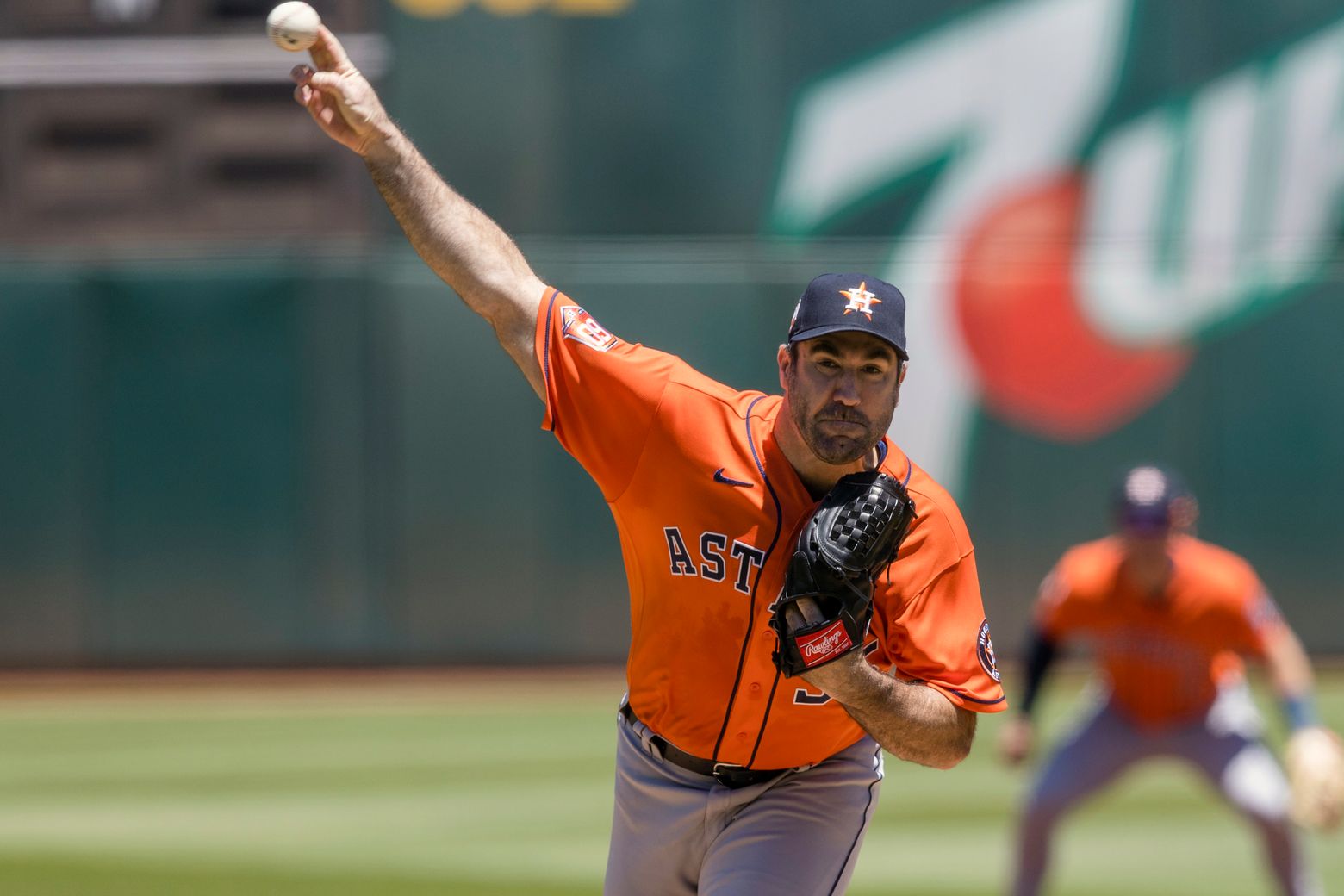 Astros' Verlander sidelined by back injury