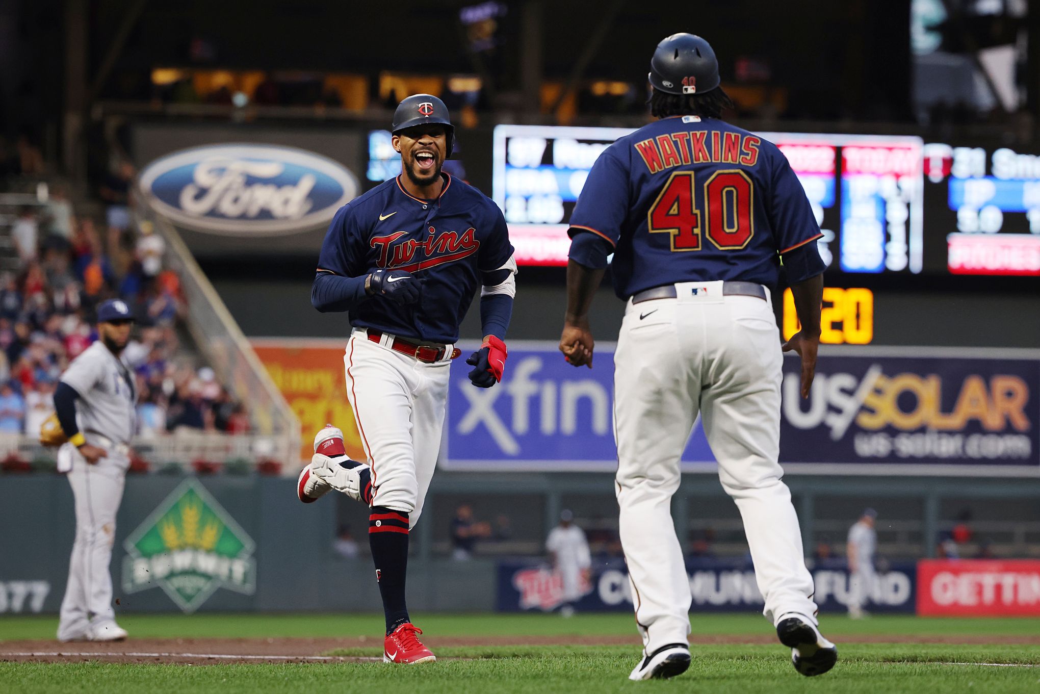 Byron Buxton hits two homers in win over Rays