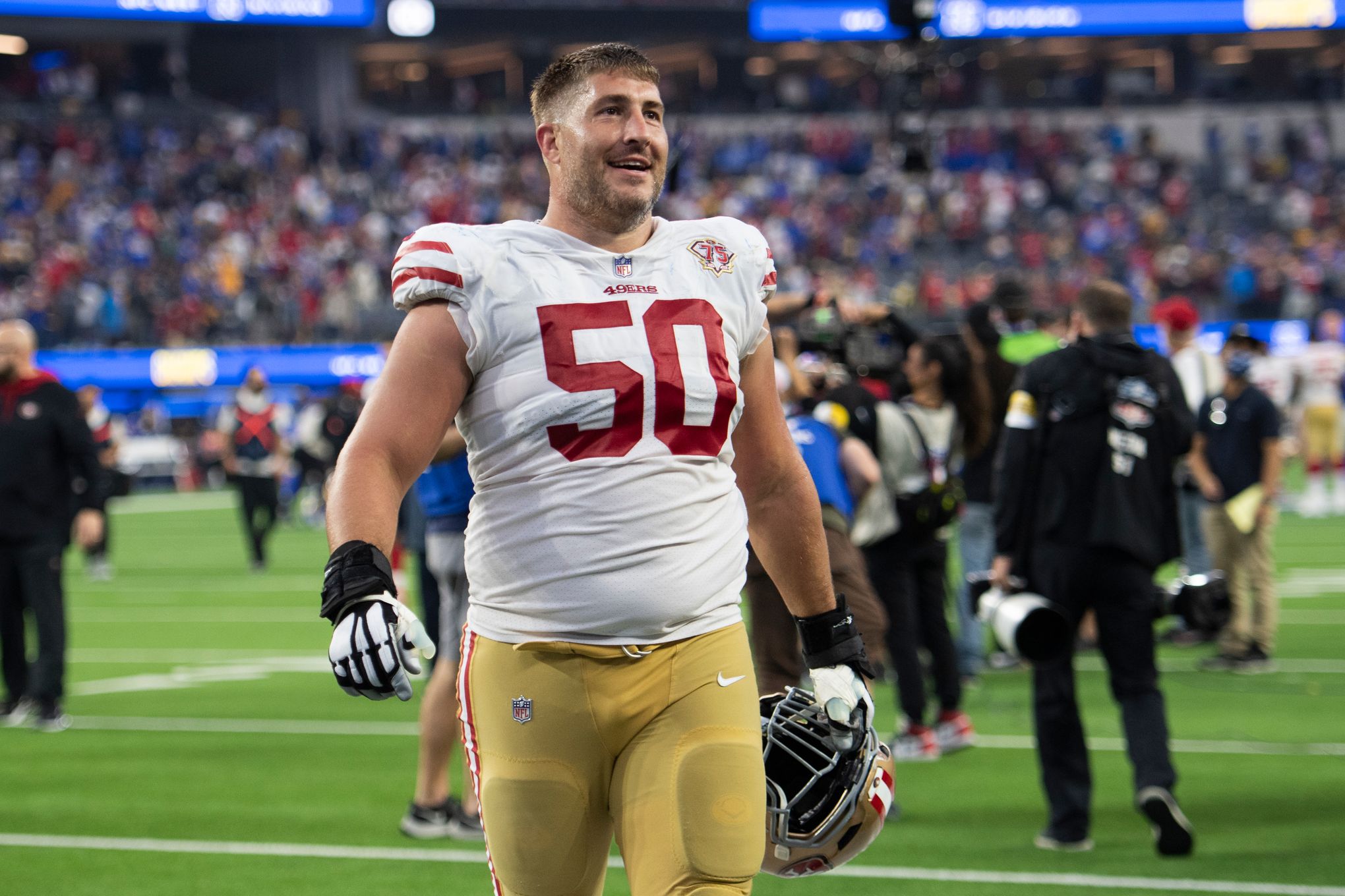 49ers Center Alex Mack, Three-Time All-Pro, Announces Retirement