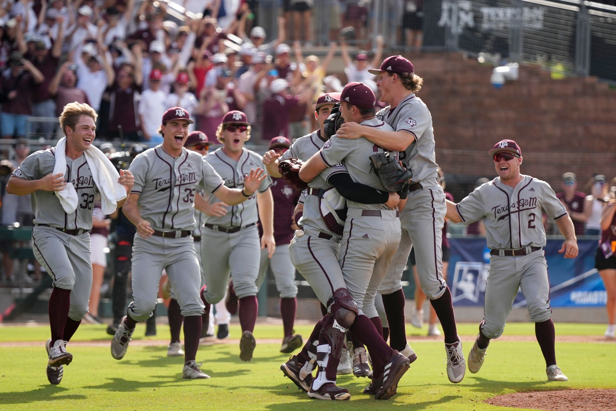 Stanford wins two elimination games, will face Texas A&M for Super