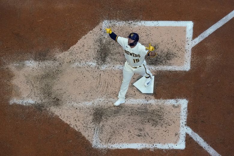 MILWAUKEE, WI - MAY 10: Milwaukee Brewers right fielder Tyrone