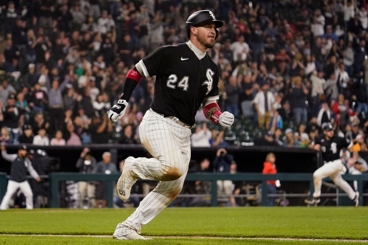 White Sox' Yasmani Grandal progressing well after knee surgery