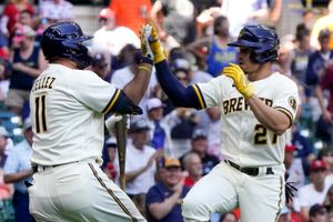 Taylor's go-ahead home run in sixth propels Brewers to 4-1 victory