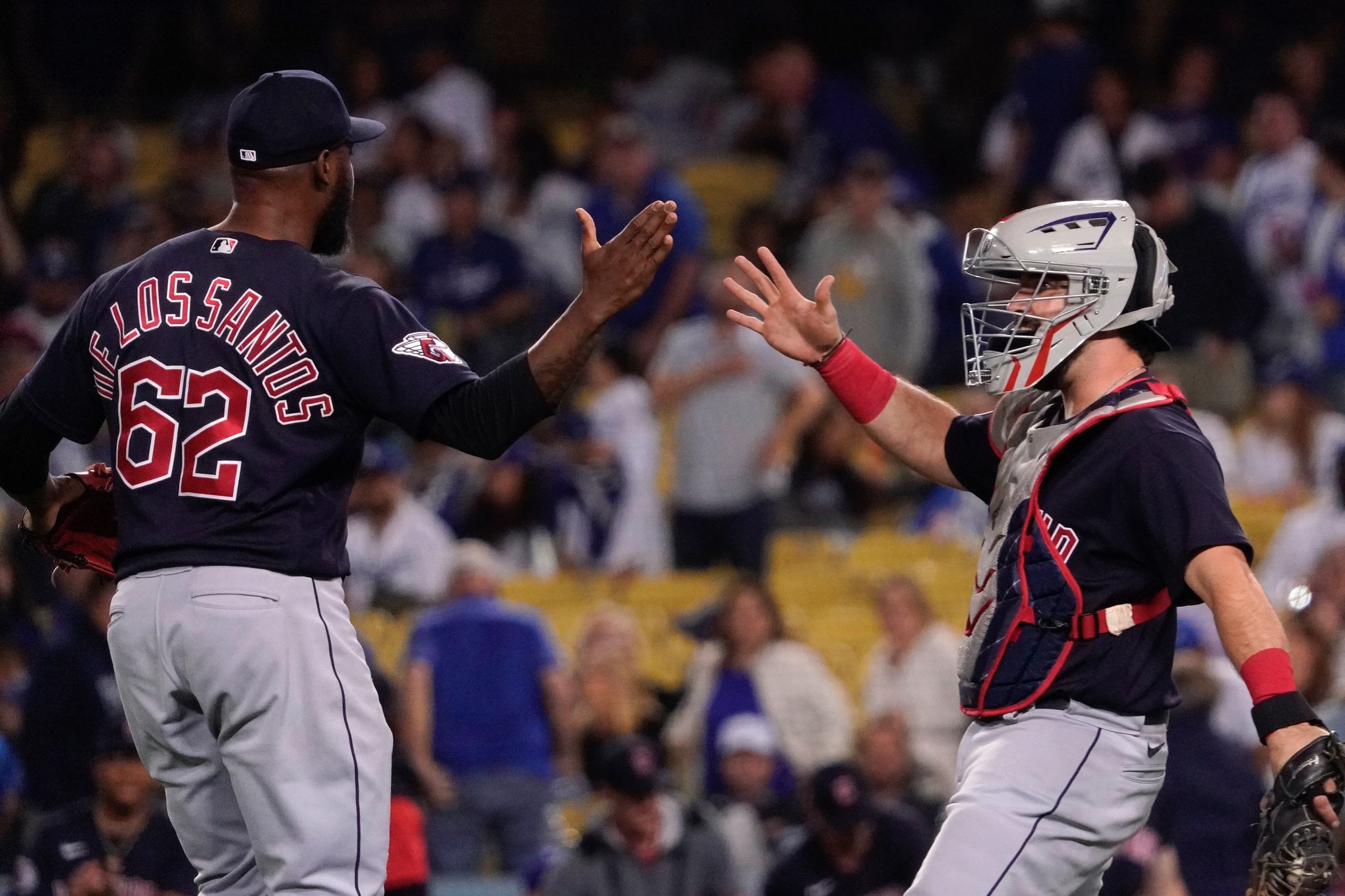 Gavin Stone records first career save, Dodgers beat Seattle