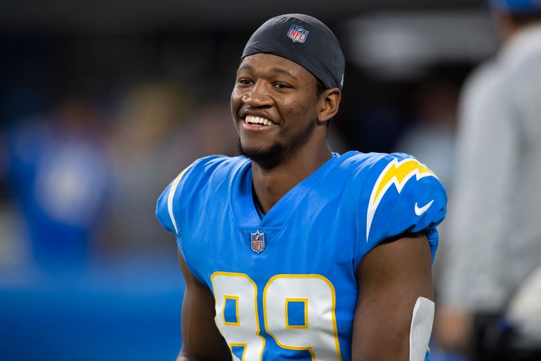 Los Angeles Chargers tight end Gerald Everett (7) participates in