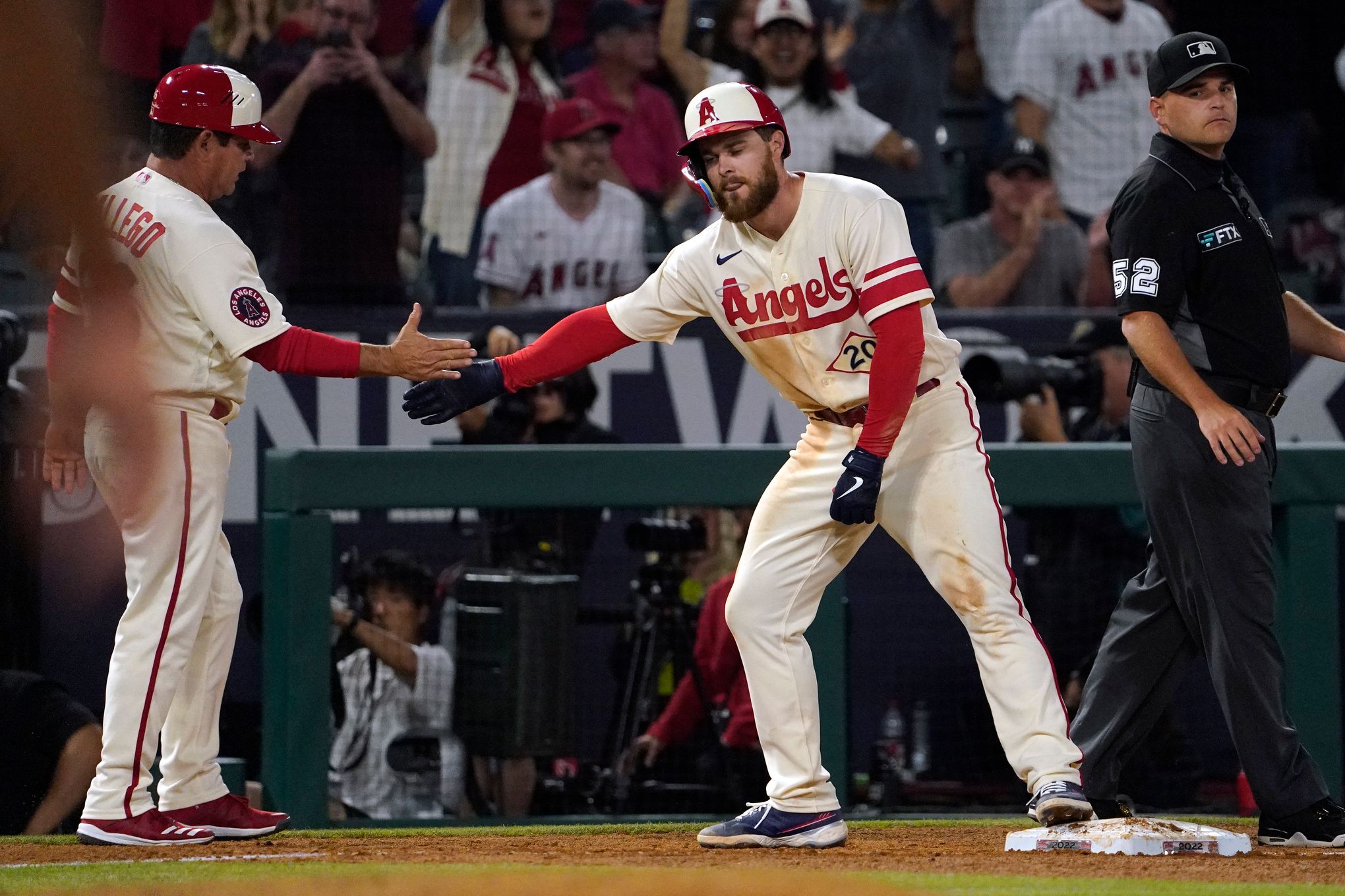 Walsh hits for cycle, Trout breaks out of funk as Angels top Mets