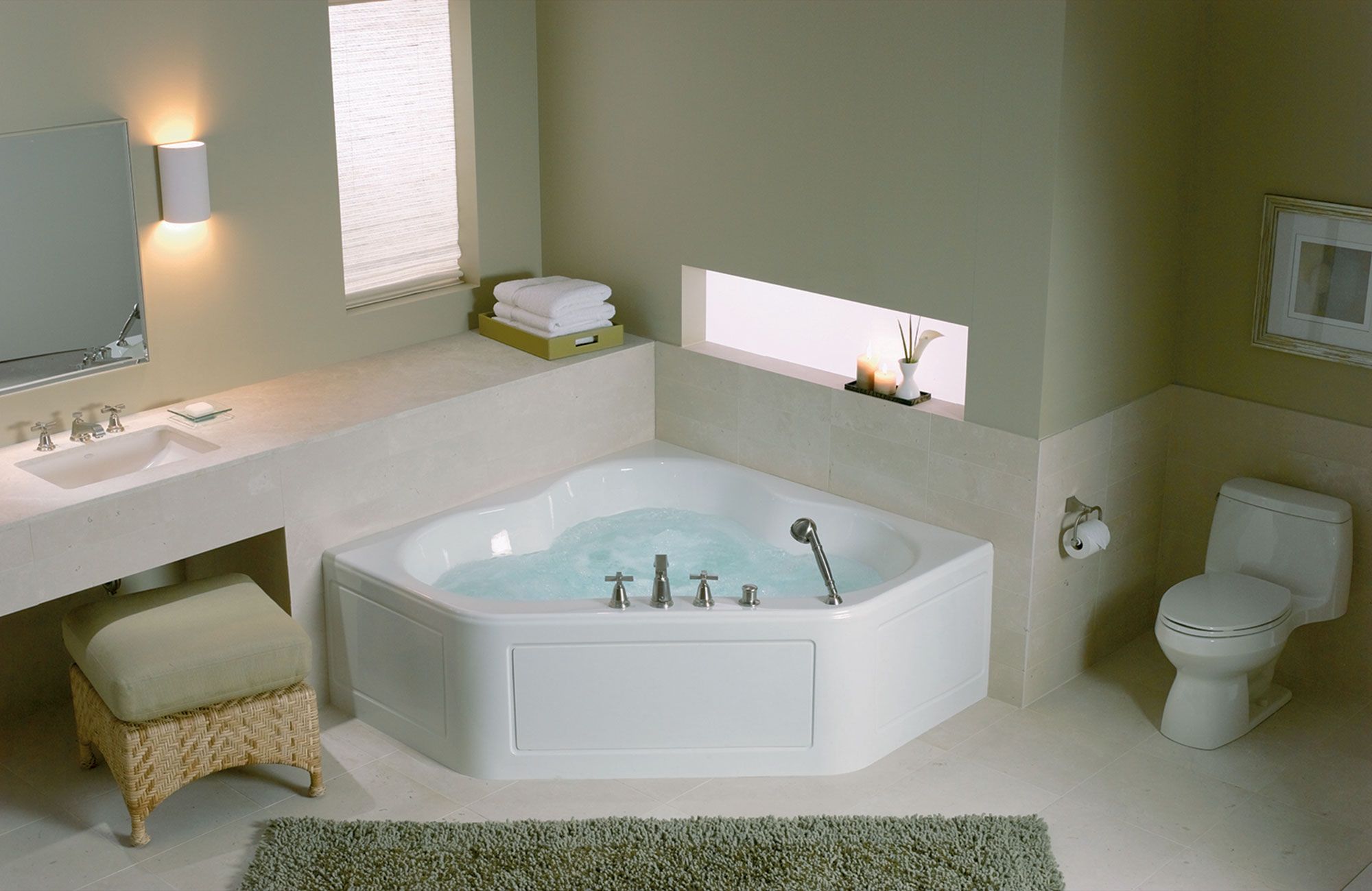 Bathtubs for deals small spaces