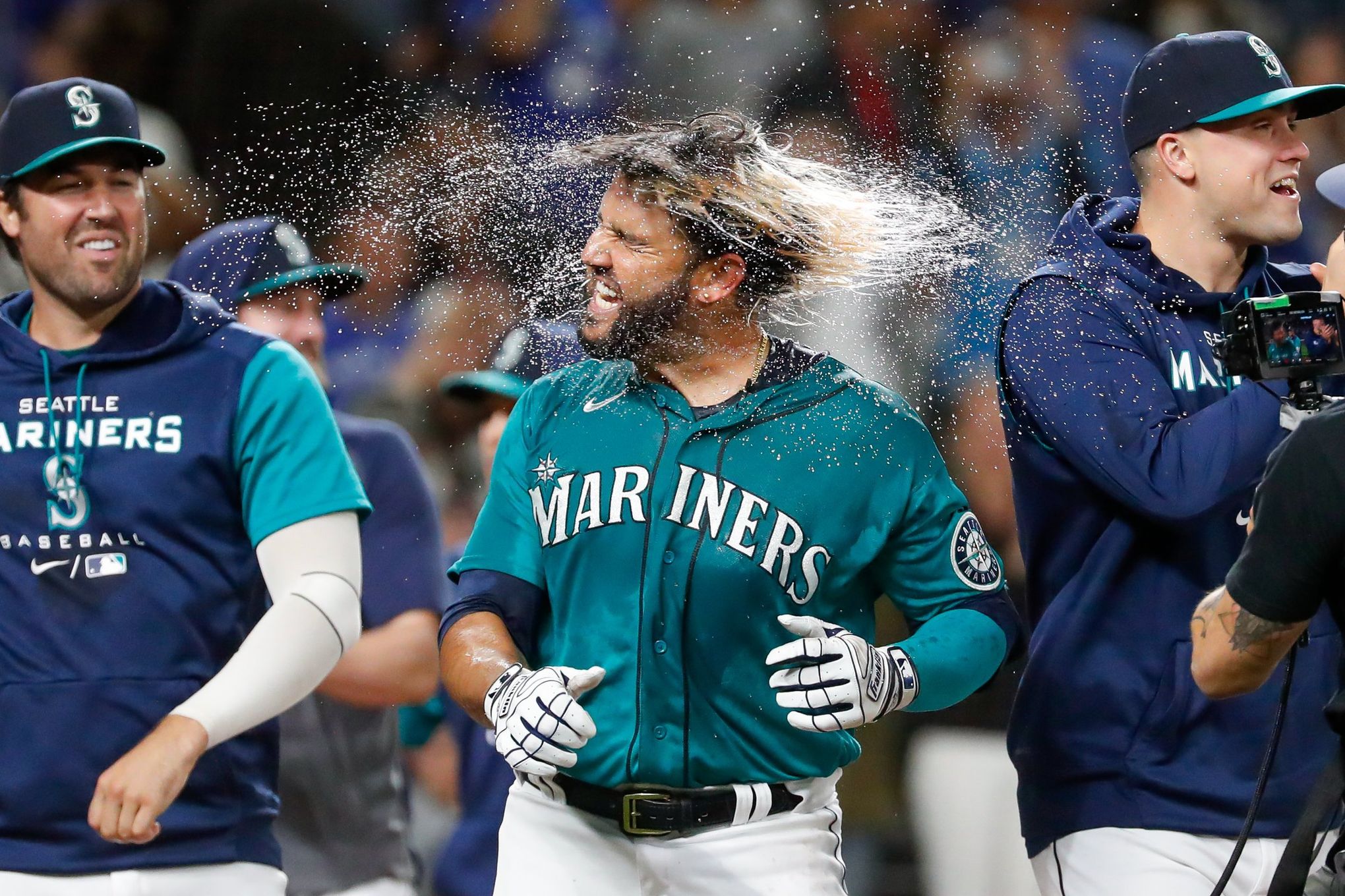 Eugenio Suarez of the Seattle Mariners celebrates his walk-off home News  Photo - Getty Images