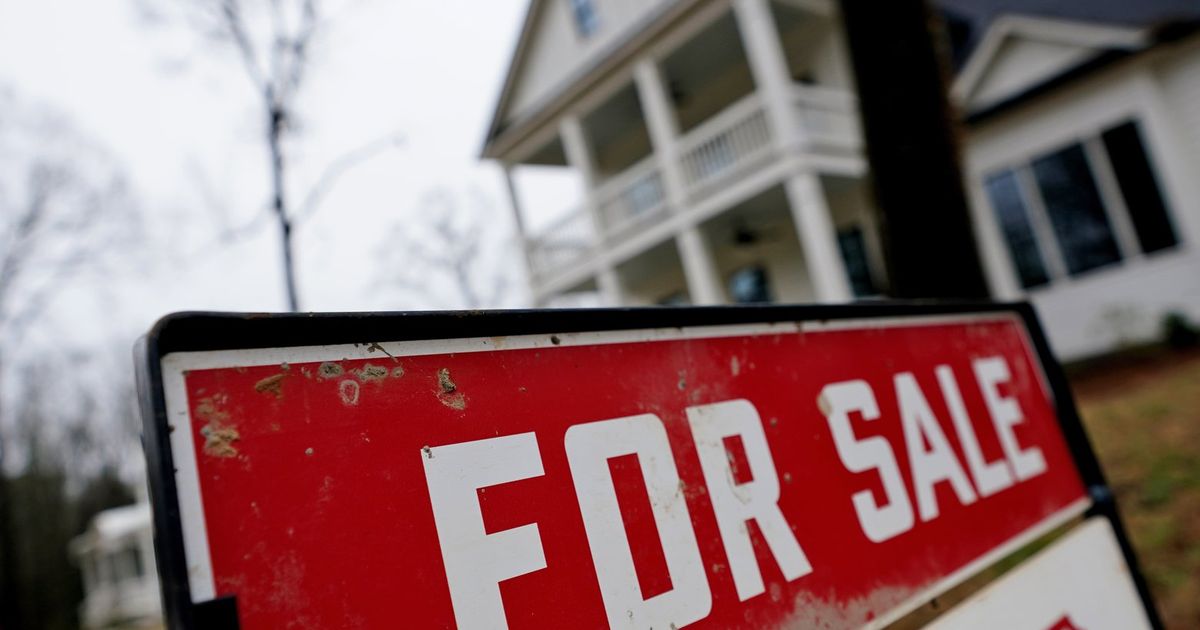 Average long-term US mortgage rates dip to 6.66% this week Average long-term US mortgage rates dip to 6.66% this week