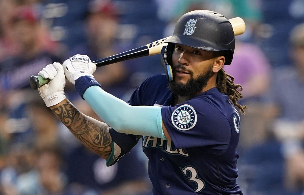Swollen finger has Mariners shortstop J.P. Crawford on the bench and  frustrated, Pro Sports