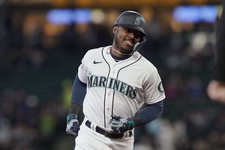 Kyle Lewis returns to Mariners lineup after almost two months on IL