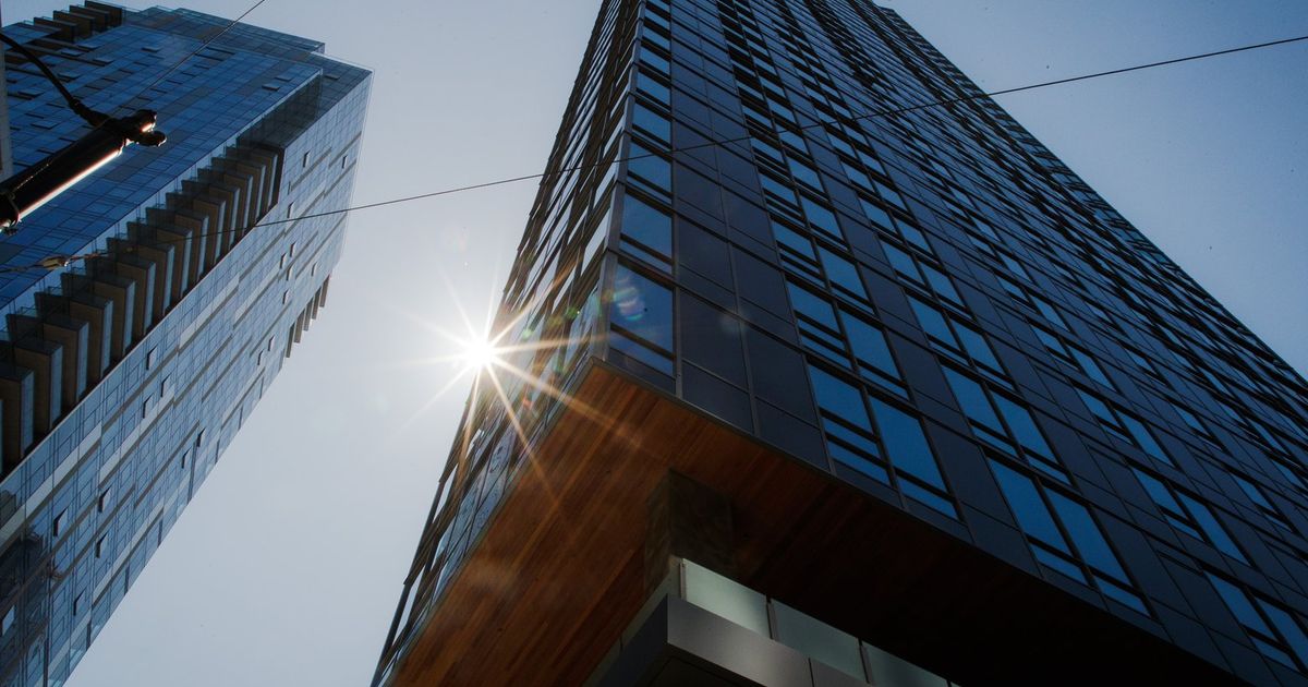 Prices cut at Seattle’s luxury condo towers as housing market cools