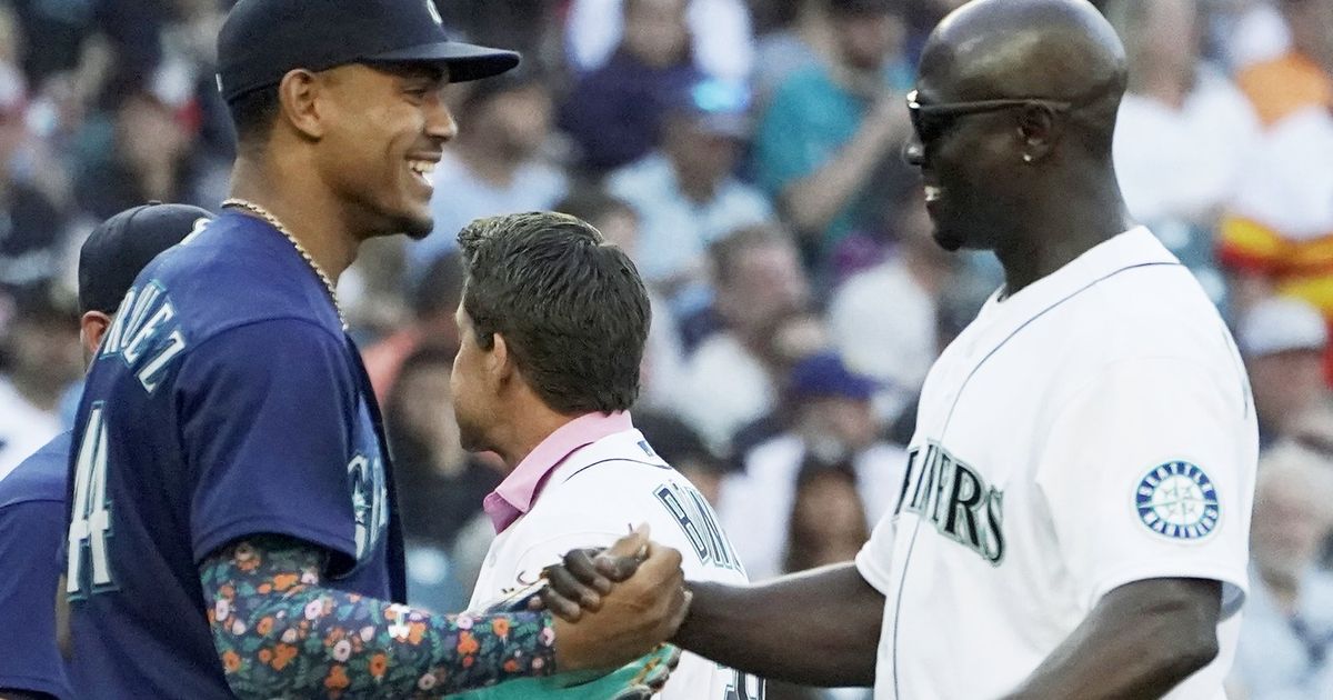 Fans react to Julio Rodriguez Sr.'s heartfelt emotions following Mariners  sensation's historic 30th homer: I love how proud he is