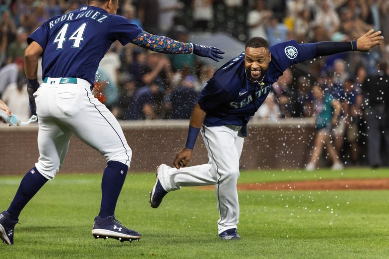 Julio Rodriguez homers in return, and Mariners walk off Rangers in