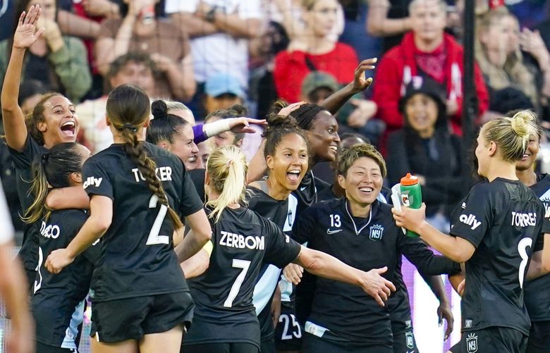 Gotham FC players celebrate after a 1-0 win over the Angel City FC in an NWSL soccer match in Los Angeles, May 29, 2022. LAS111