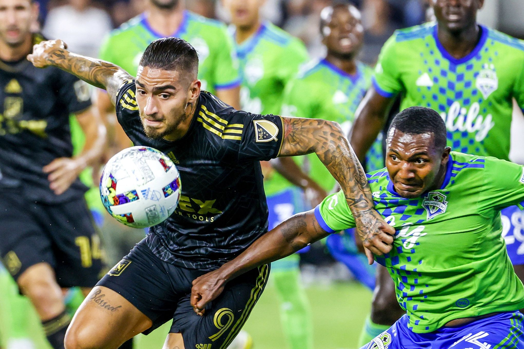 LAFC Re-Signs Forward Carlos Vela