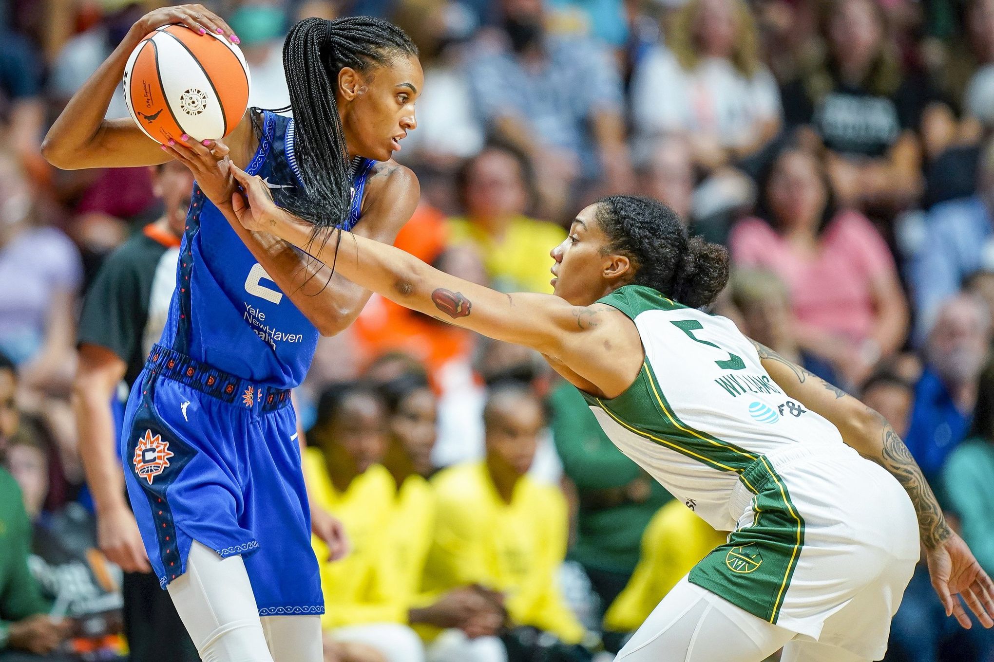 Sparks acquire Katie Lou Samuelson, 1st-round pick for Gabby