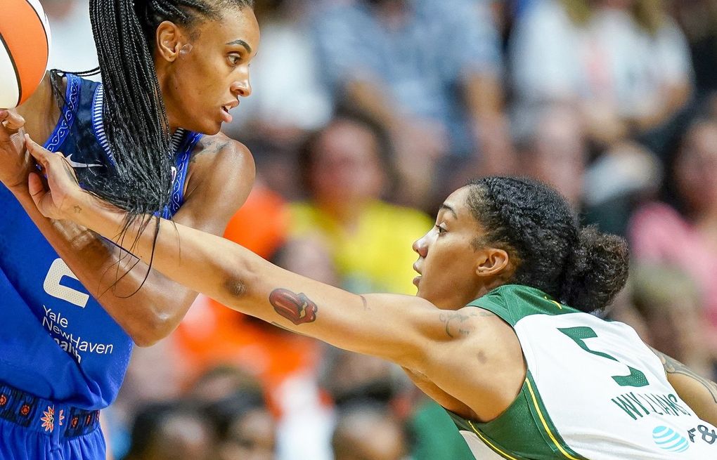 Sparks acquire Katie Lou Samuelson, 1st-round pick for Gabby