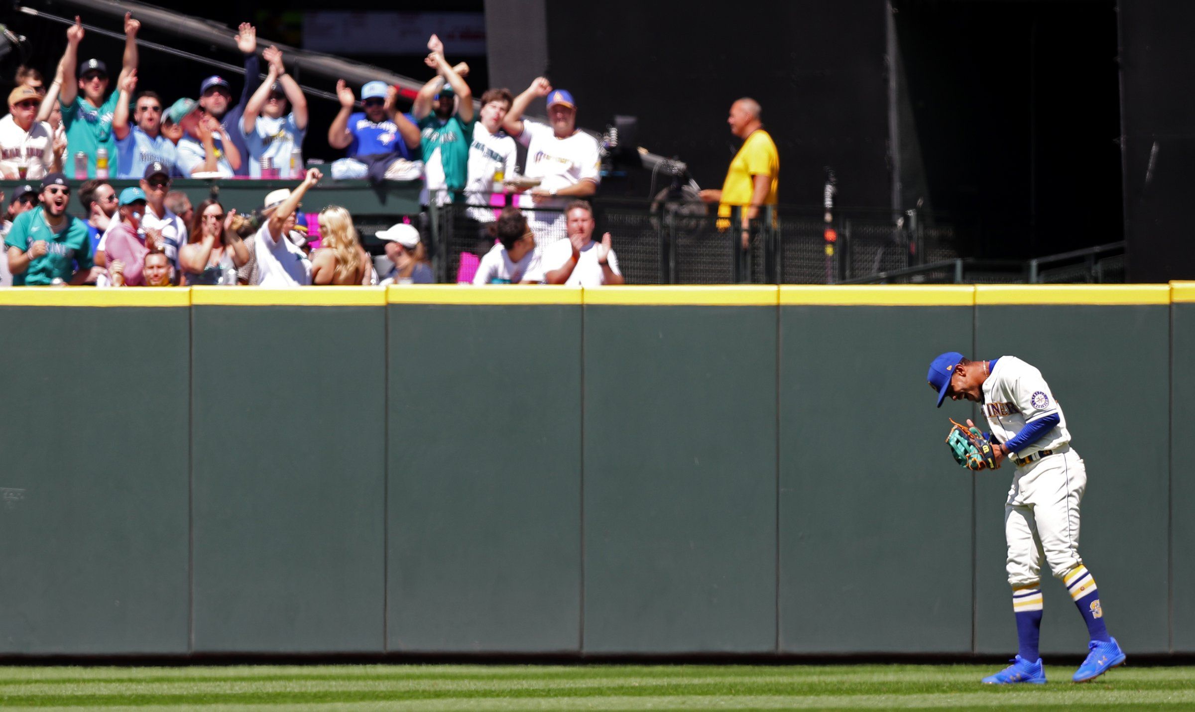 Julio Rodriguez injury update Mariners star rookie out with wrist soreness  for second straight game  Sporting News