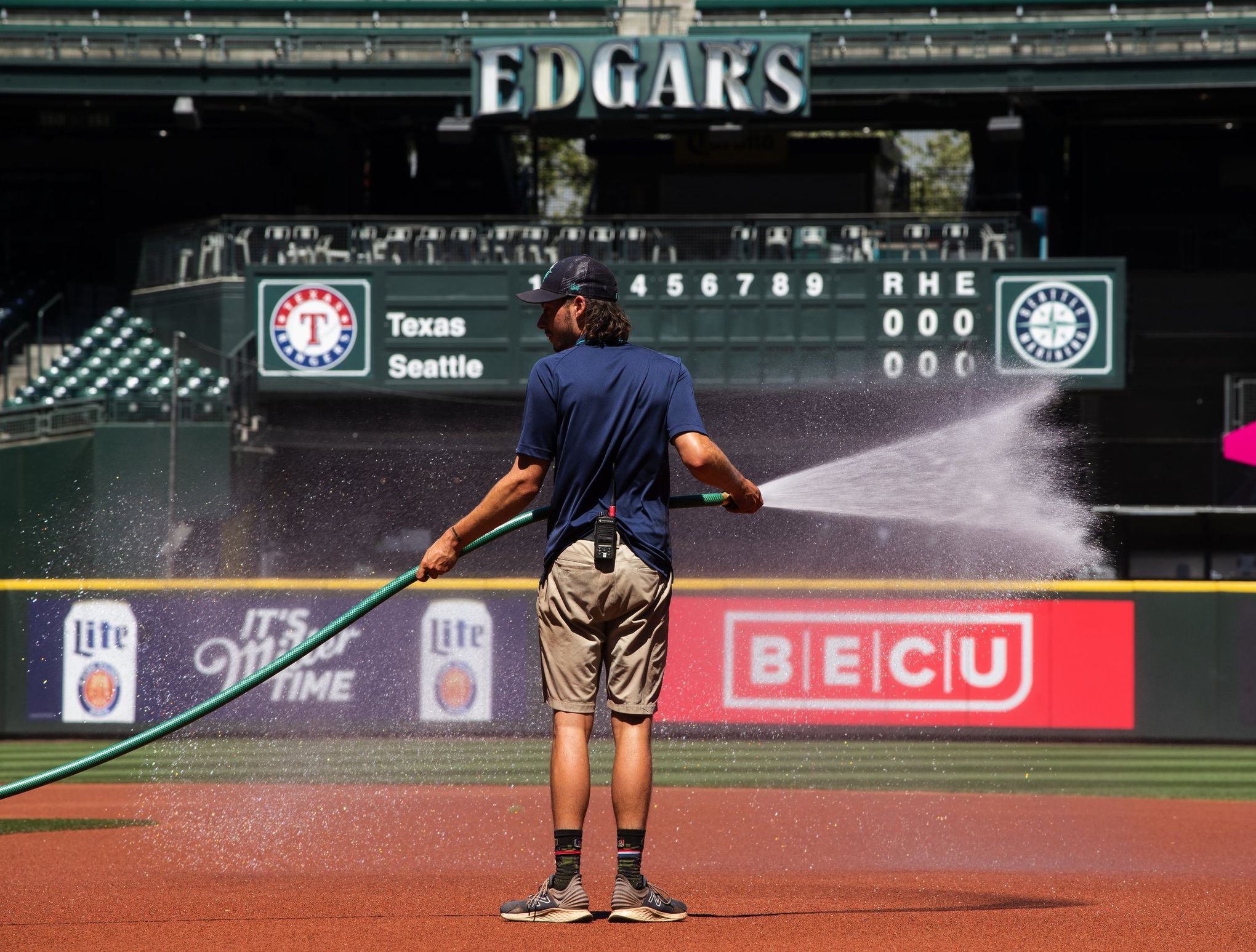 Seattle Mariners Compete For Green Glove Recycling Crown - VenuesNow