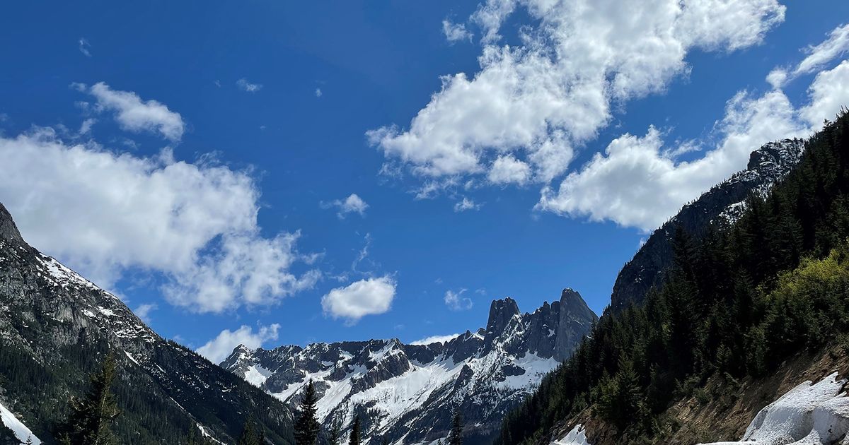 North Cascades Highway closes due to wildfire