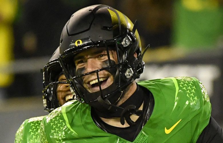 Oregon tight end Spencer Webb (18) celebrates his touchdown during the fourth quarter of an NCAA college football game Saturday, Sept. 25, 2021, in Eugene, Ore. (AP Photo/Andy Nelson)